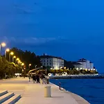 Апартаменти Poluotok 1 *