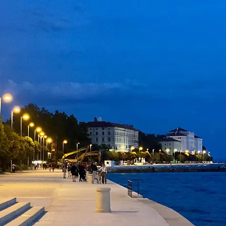 Апартаменти Poluotok 1 *