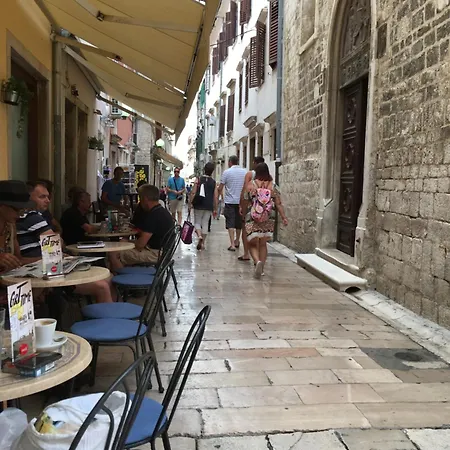 Poluotok 1 Апартаменти Задар