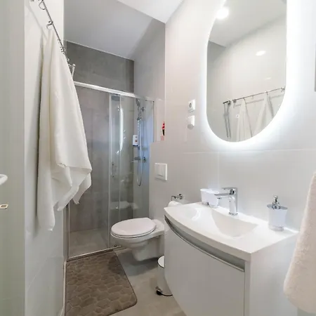 Apartment Poluotok 1 *