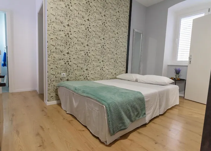 Poluotok 1 公寓 扎达尔