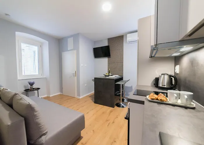 Poluotok 1 公寓 扎达尔